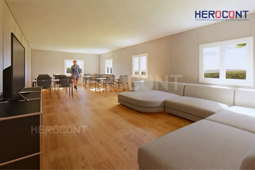 Prefabrik sosyal tesis binası içinde geniş dinlenme alanı ve çok amaçlı oturma düzeni.