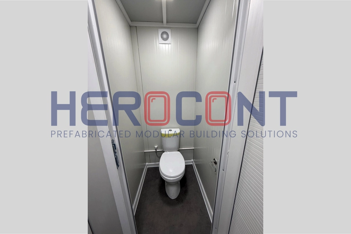 Área sanitaria lista para usar dentro de un contenedor modular monobloc
